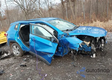 2022 Jeep Compass Latitude 4X4 z USA, uszkodzony, nr VIN 3C4NJDBB3NT169495